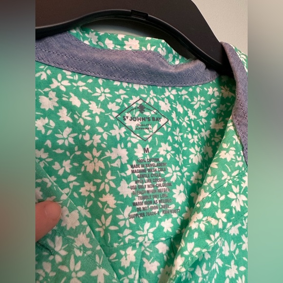 St. John’s Bay Green Button-down - Brand New with Tags - Size Medium - Picture 2 of 7